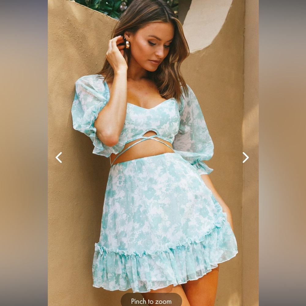 Selfie Leslie Alethea dress